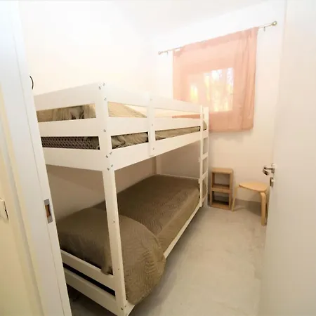 Modern 2 Bedroom Near Rosolina Apartment
