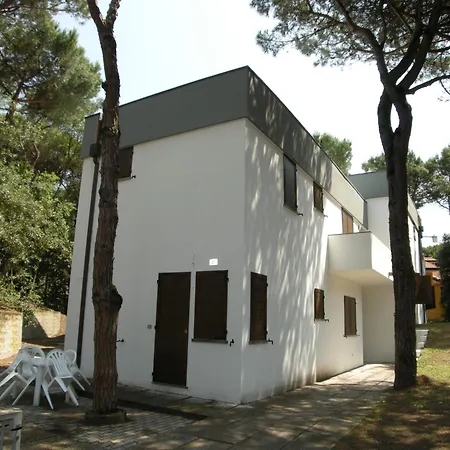 Modern 2 Bedroom Near Rosolina *