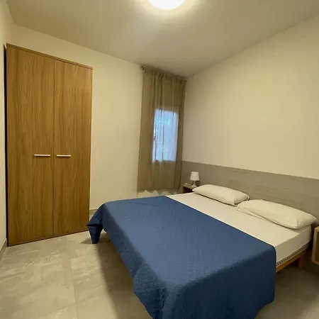 Modern 2 Bedroom Near Rosolina Apartment
